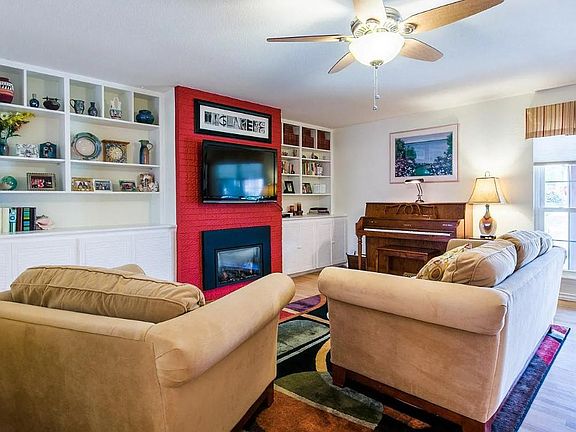 3rd image of 1535 Bradley Dr