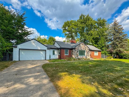 19128 Coral Gables St, Southfield, MI 48076