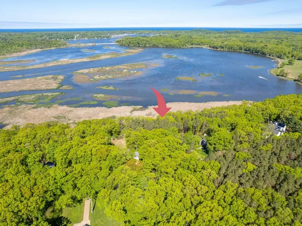 3126 Red Oak Dr #7, Saugatuck, MI 49453