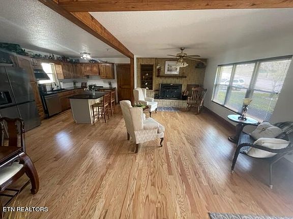 4th image of 825 N Whispering Oak Cir
