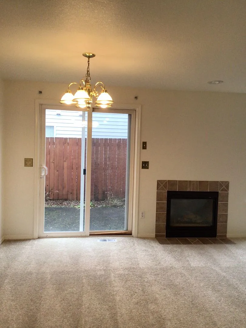 Availalbe Now - Two Bedroom And Two Bath Duplex Unit In Bolton Estates — Photo 4