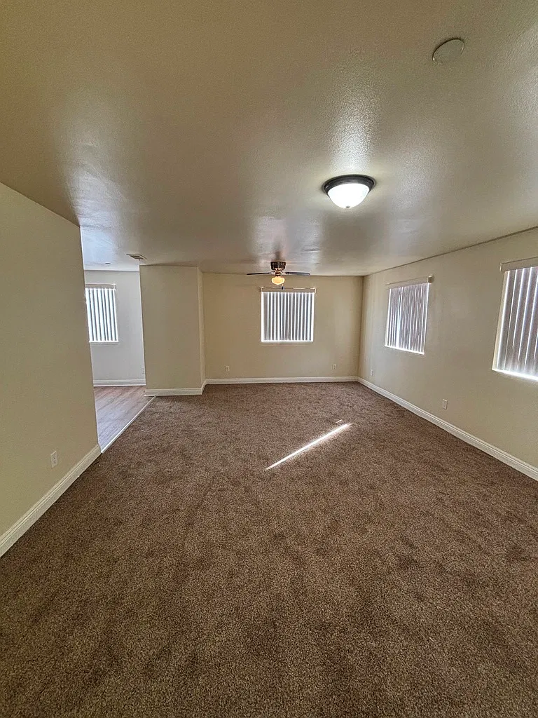5 bed, 1709 sqft, $4,000 — Photo 3