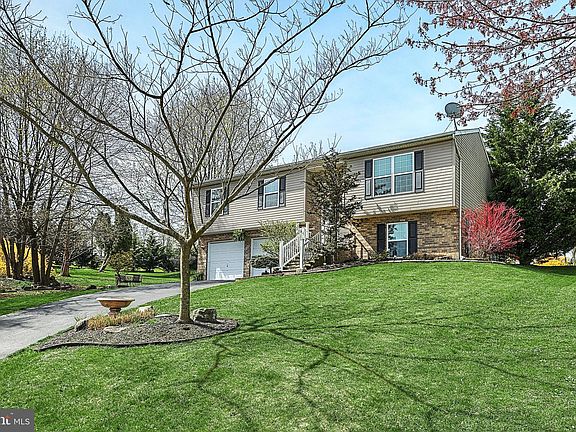 4th image of 696 Blossom Hill Ln