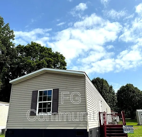 112 Cloverleaf Ct — Photo 1