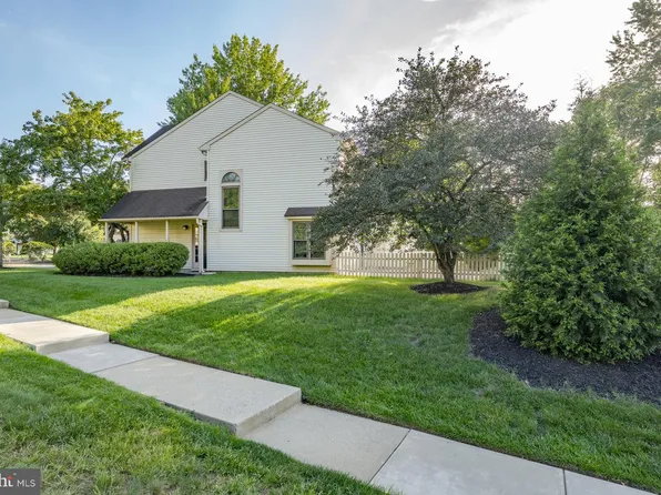 16 Carlyle Ct, Robbinsville, NJ 08691