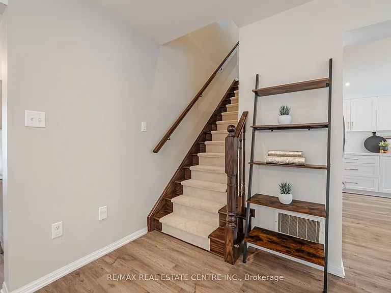 996 Savoline Blvd — Photo 17