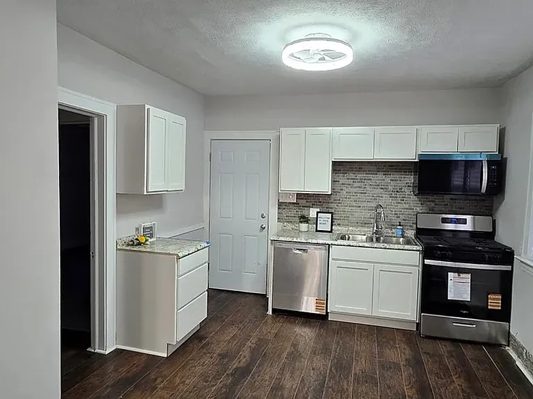 10909 Nelson Ave — Photo 3