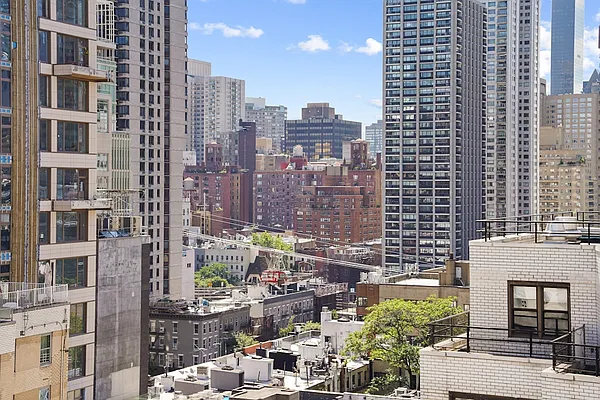 Rented by Greystar | media 10