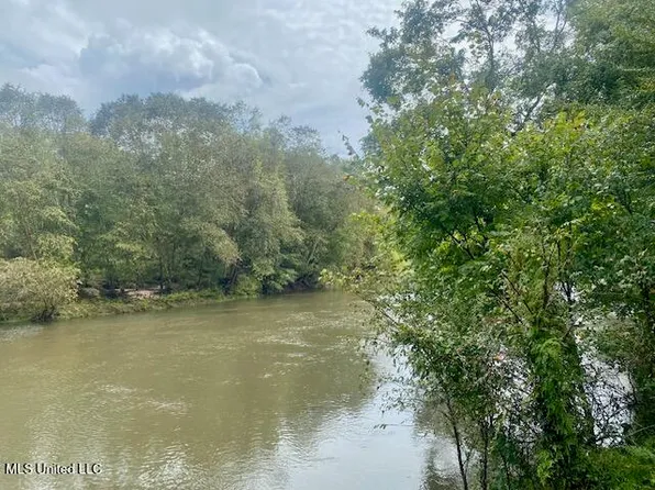 Dogwood Trl, McComb, MS 39648