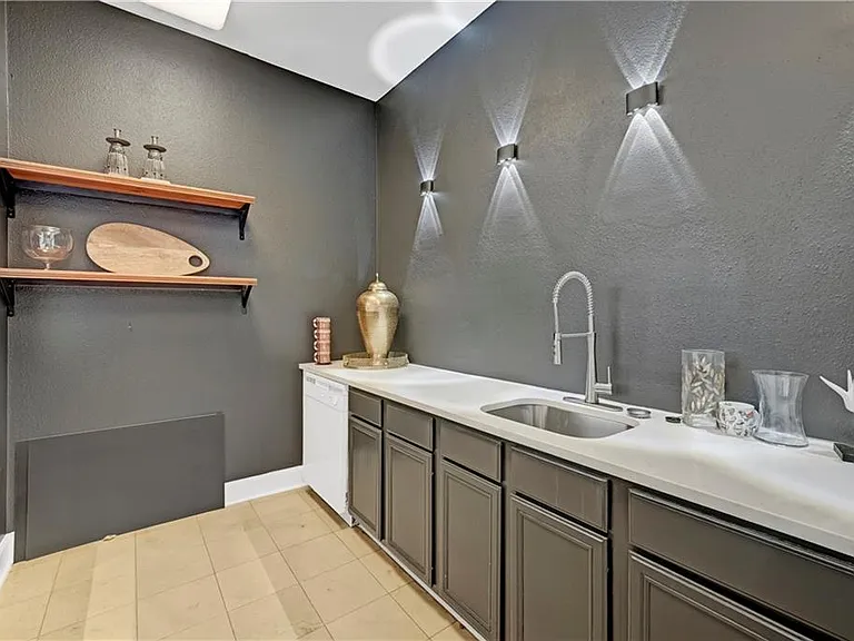 3777 Peachtree Rd NE #1733 — Photo 35