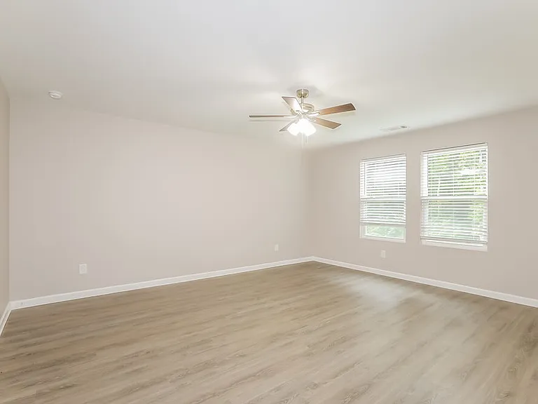 1091 Coldwater Dr — Photo 5