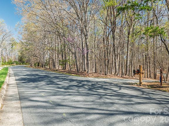4th image of 801 Reverdy Ln