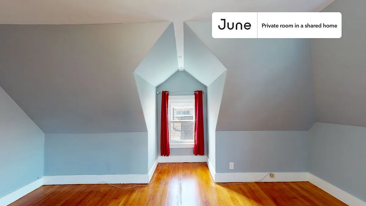 Queen bedroom in 7 bed/2 bath home in Allston #1321 F — Photo 4