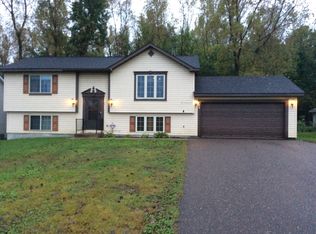 696 Viking Dr E, Maplewood, MN 55117