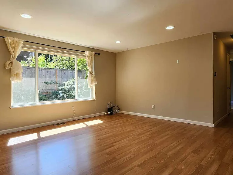16811 NE 32nd St — Photo 17