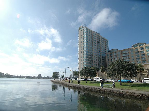 Essex on Lake Merritt