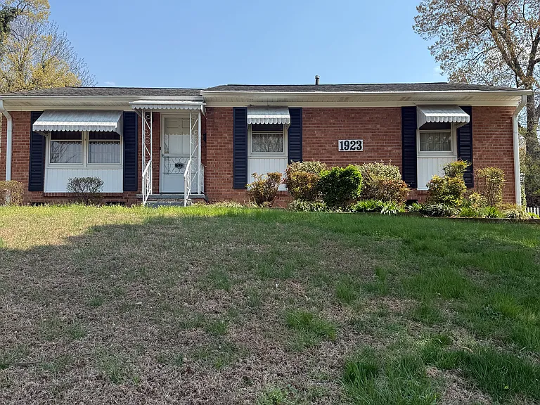 1923 Belcrest Dr — Photo 13