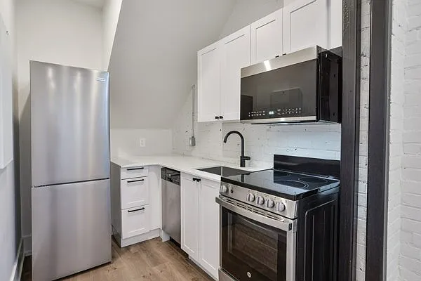 27 Peter St N #102 — Photo 8