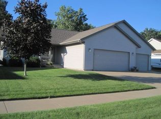 911 Packer Dr, Holmen, WI 54636