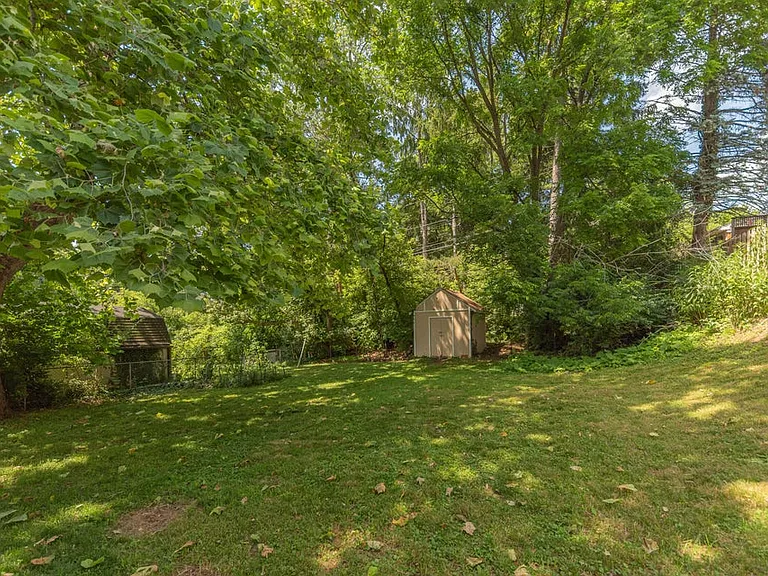 603 Manor Dr — Photo 36