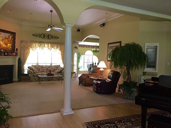 5th image of 127 Walker St