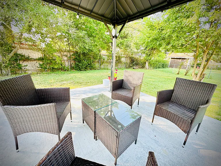 1004 Dominik Dr — Photo 2