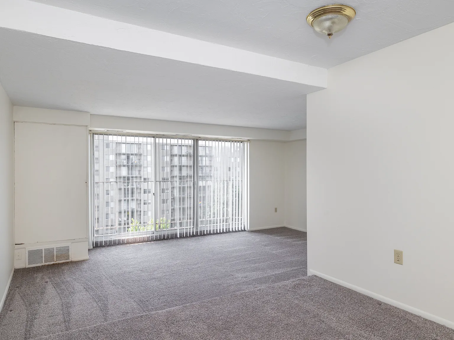 Portage Towers Apartments — Photo 4