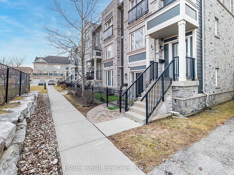 60 Fairwood Cir #28 — Photo 3
