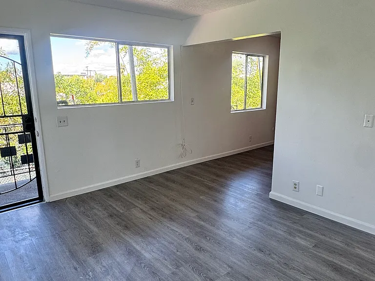 2528 Gleason Ave — Photo 4