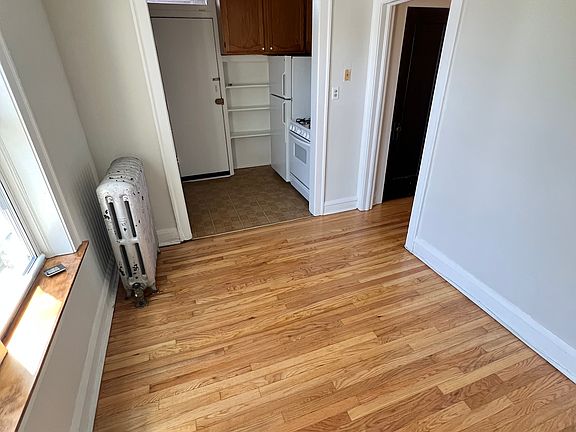 5th image of 5025 N Rockwell St #3