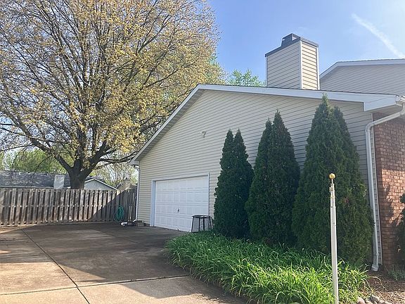 4th image of 2525 Wydown Ave