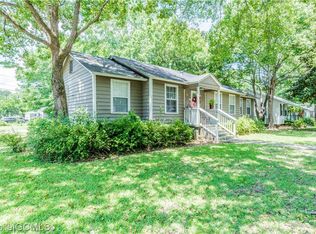 98 Lee St, Chickasaw, AL 36611