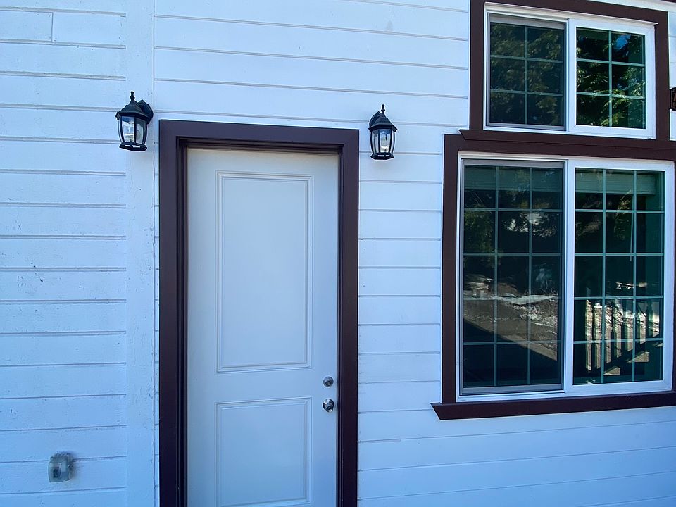 Unit side entrance