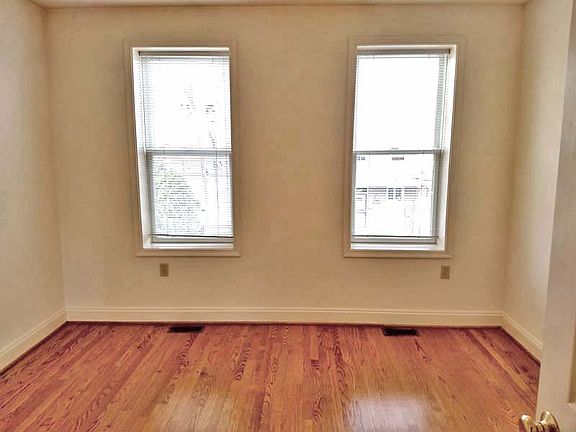 4th image of 1607 Rosedale St NE
