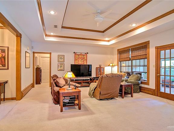 5th image of 405 Kiwi St
