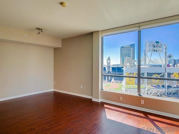 5th image of 253 10th Ave Unit 1202