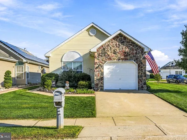 2 Madison Ct, Edgewater Park, NJ 08010