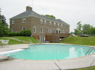 2176 Frost Rd, Schaumburg, IL 60195