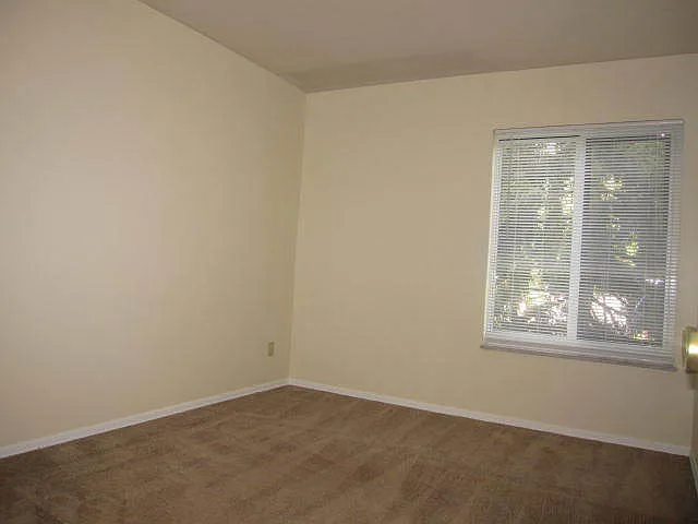 559 S Trenton Ave — Photo 4