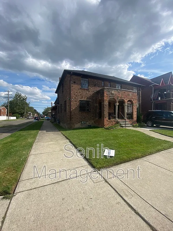 2 bed, 1.0 bath, 950 sqft, $895 — Photo 1