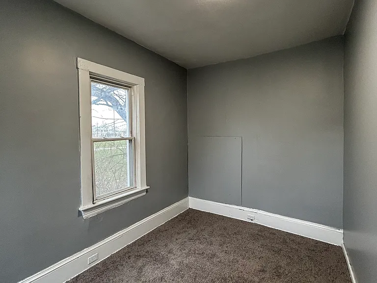 9825 Macon Ave — Photo 9