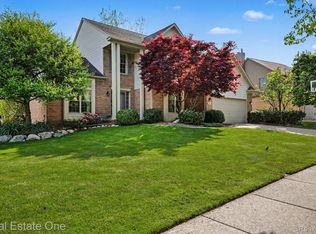 737 Woodfield Way, Rochester Hills, MI 48307
