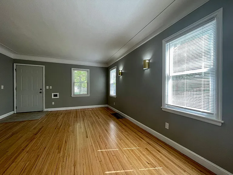 4355 Oliver Ave N — Photo 2