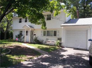 3 Greenbrier Dr, West Hartford, CT 06117