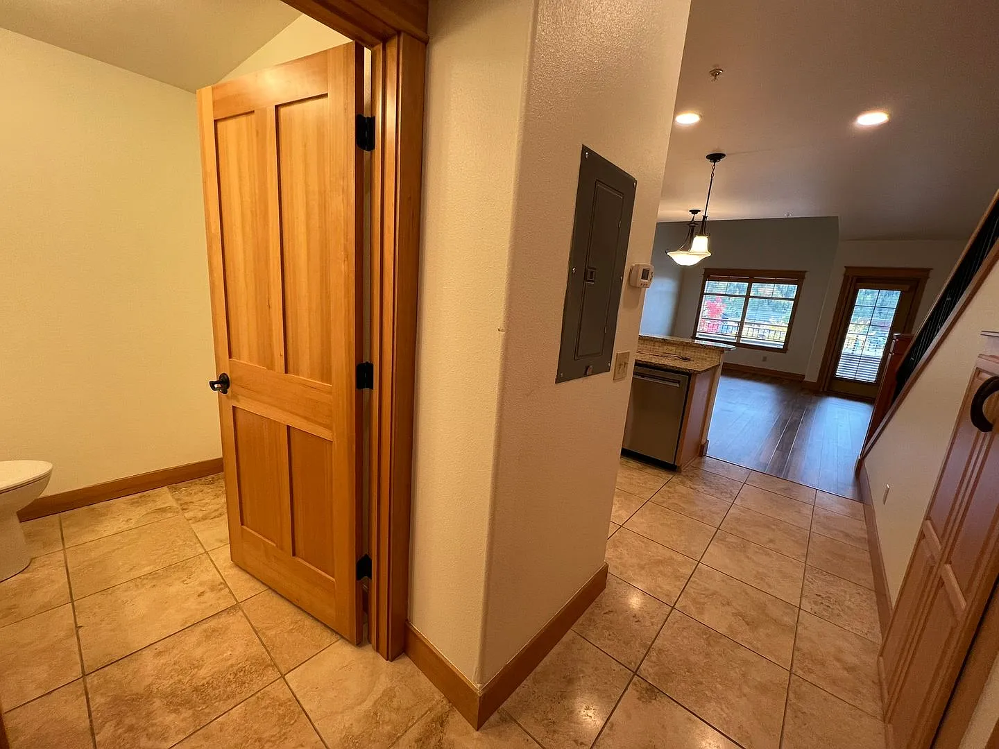 2 bedroom Riverstone condo! — Photo 2
