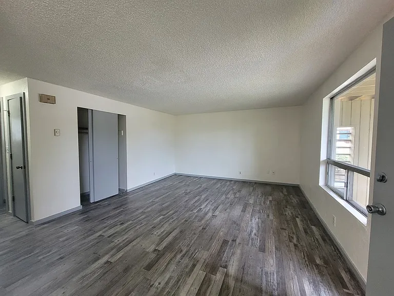 2785 Oak St — Photo 25