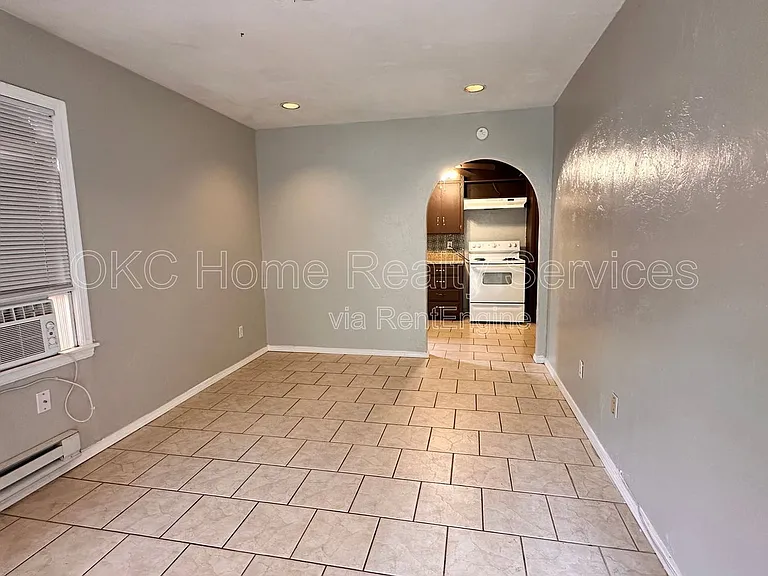 2533 1/2 NW 39th Ter — Photo 3