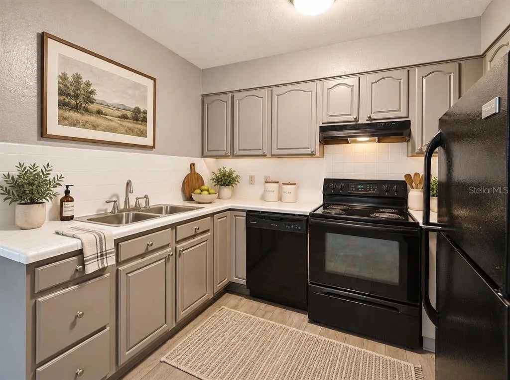 4 bed, 2.0 bath, 1400 sqft, $2,795 — Photo 3