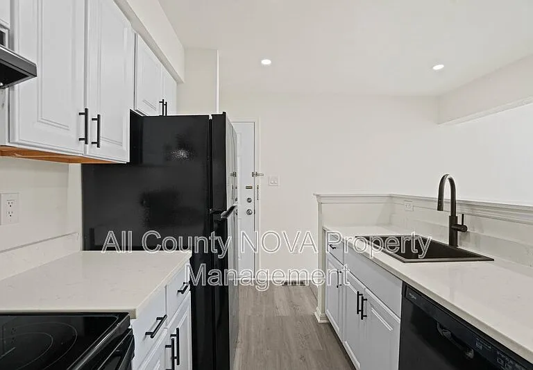 1611 Carriage House Ter #1611 — Photo 17