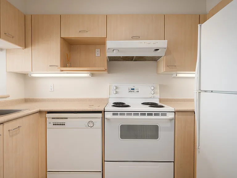 1148 Heffley Cres #1301 — Photo 6
